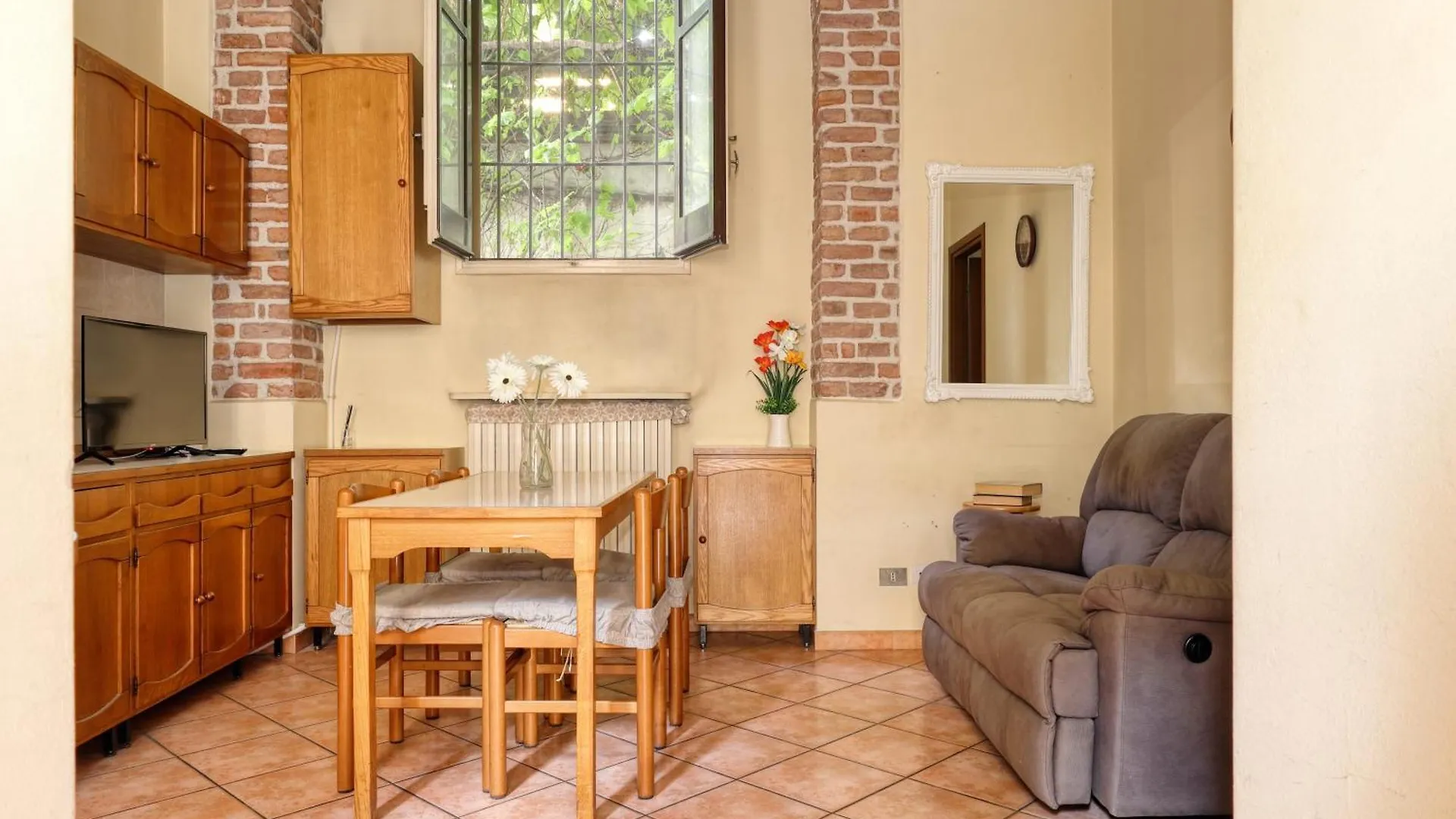 Apartment Joivy Charming Flat In Porta Romana Milan